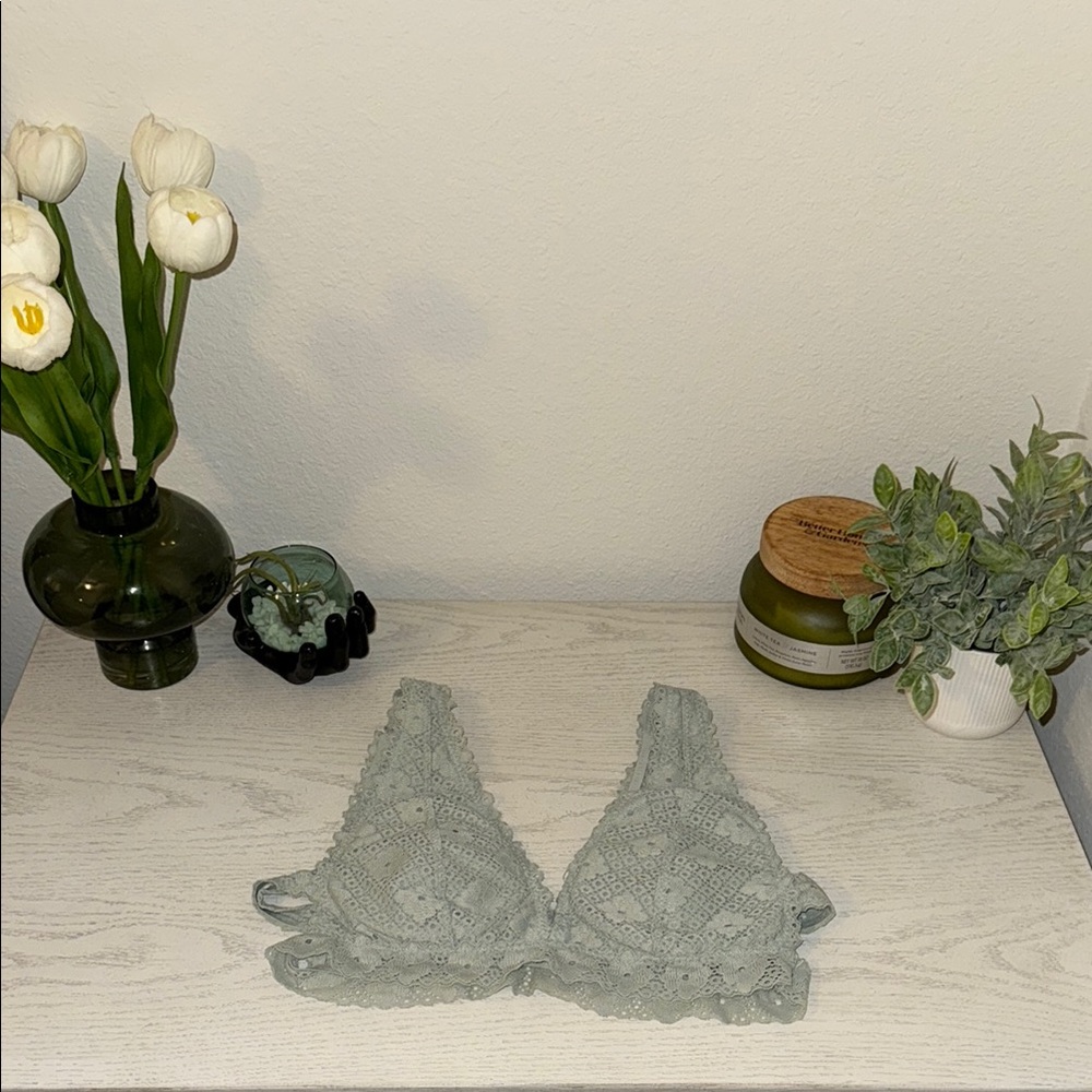 LOWEST PRICE! rue21 lace side cut out bralette size Medium